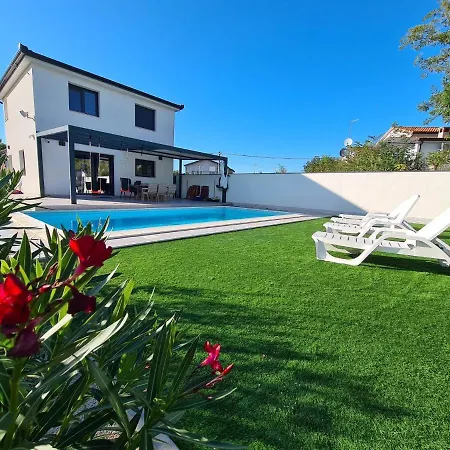 Oliva Villa *