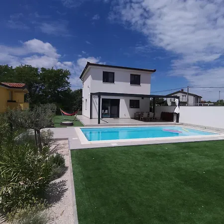 Oliva Villa *