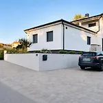 Oliva Villa